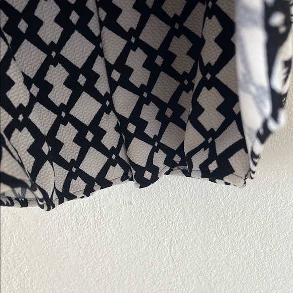 Black and White Geometric Dress - Picture 14 of 14